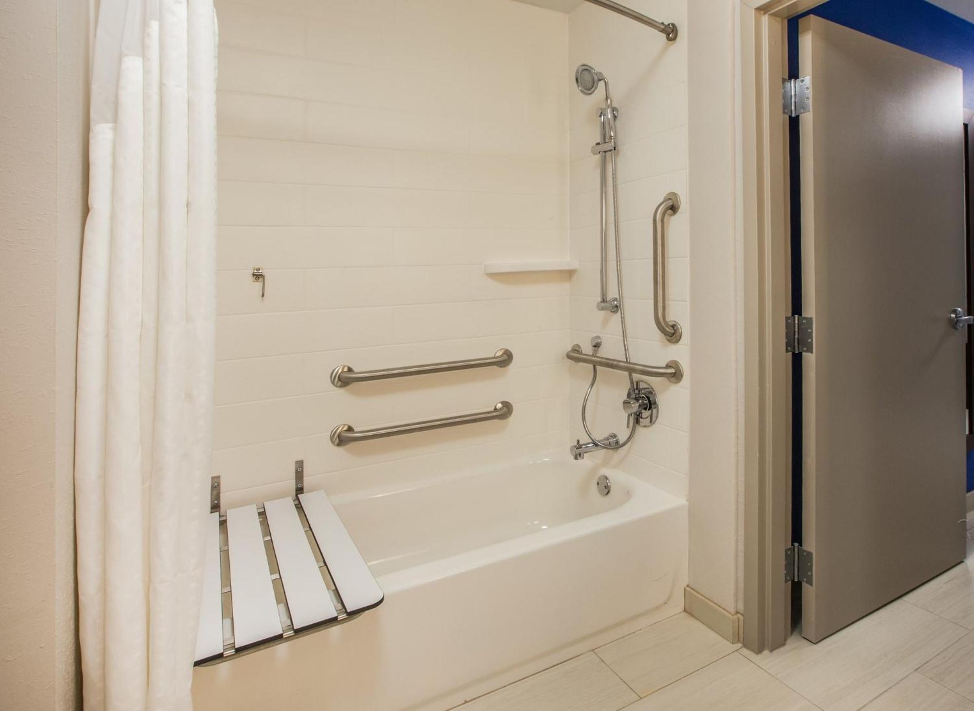 Holiday Inn Express & Suites Buford - Mall Of Georgia By Ihg Εξωτερικό φωτογραφία